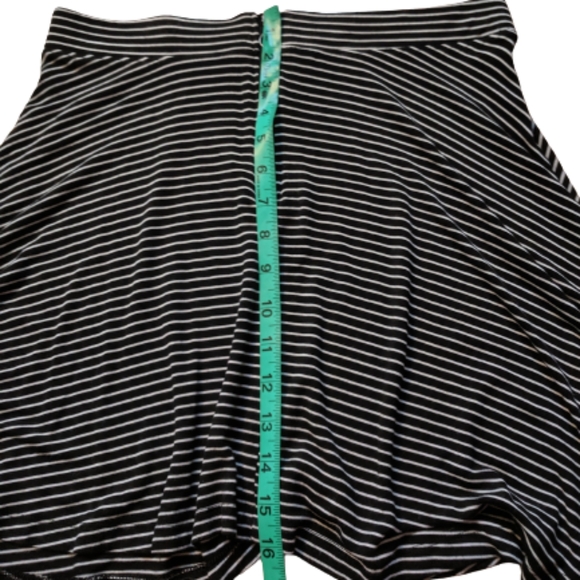 SO Lot of 2 Flowy Summer Spring Skirts Multiple Patterns Juniors Size Large - Picture 5 of 7